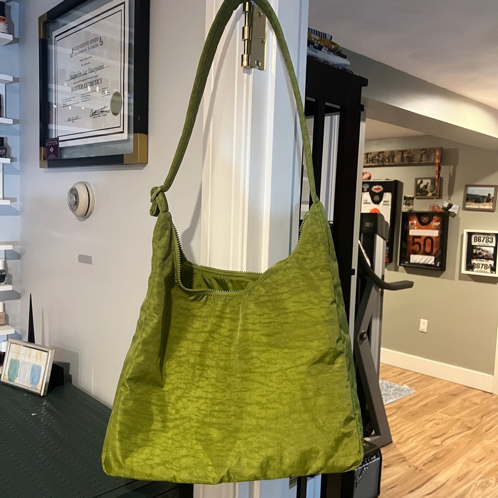 BAGGU Large shoulder bag in green